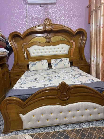 السعر 1000 مليون و بيه مجال 

العنوان البصره الامن الداخلي 

الرقم ***********
