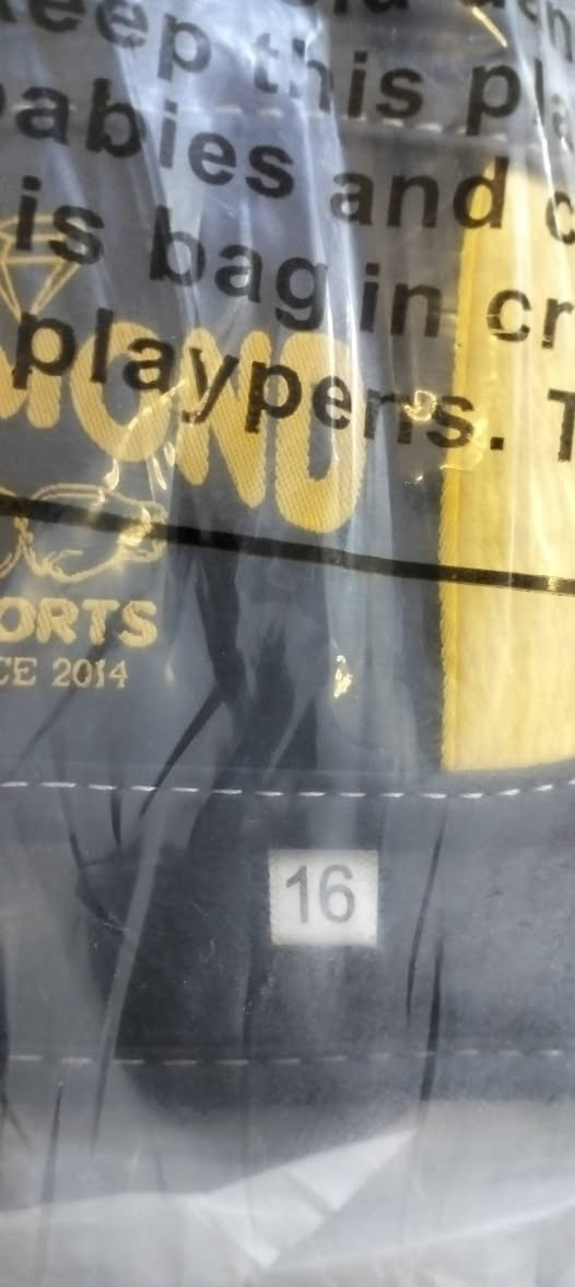 السلام عليكم ...
السعر (30) .... يوجد توصيل ....
هذه قفازات ملاكمة سوداء من ماركة Diamond Sports مقاس 16 أونصة.العلامة التجارية: Diamond Sports.المقاس: 16 أونصة، وهي مناسبة عادةً للتدريب على الأكياس الثقيلة أو للرياضيين الأثقل وزناً.اللون: أسود مع تفاصيل صفراء أو ذهبية.الاستخدام: مصممة للتدريب، الملاكمة التايلاندية (Muay Thai)، الكيك بوكسينغ، والفنون القتالية المختلطة (MMA).


**إذا كنت صاحب هذا الإعلان وتريد حذفه لأي سبب، رجاءا أرسل رسالة إلى الدعم الفني**