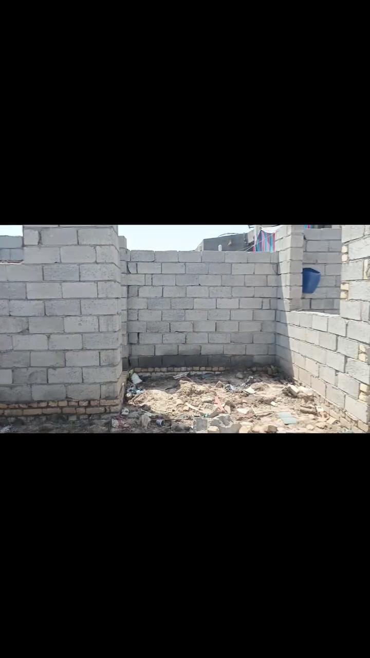 بيت هيكل بمنطقة ال معالي شارع قبل الجسر على اليمين زراعي مساحته 200 متر للبيع ب20 مليون او مراوس بسيارة 
الاتصال على هذا الرقم ***********
