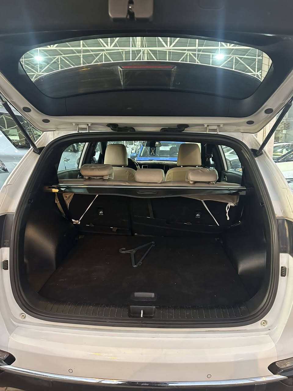 السلام عليكم ورحمة الله وبركاته 
سبورتج خليجي لون ابيض 2020 رقم أربيل سنوية وهزة وفحص مروري جديد باسمي تحويل ثاني يوم ضررها جاملغ ايمن وصبغ باب وكما موضح بالسونار السعر 180$ وبيها مجال قليل مكانها الفلوجة الاتصال على الرقم 0782491075


**إذا كنت صاحب هذا الإعلان وتريد حذفه لأي سبب، رجاءا أرسل رسالة إلى الدعم الفني**