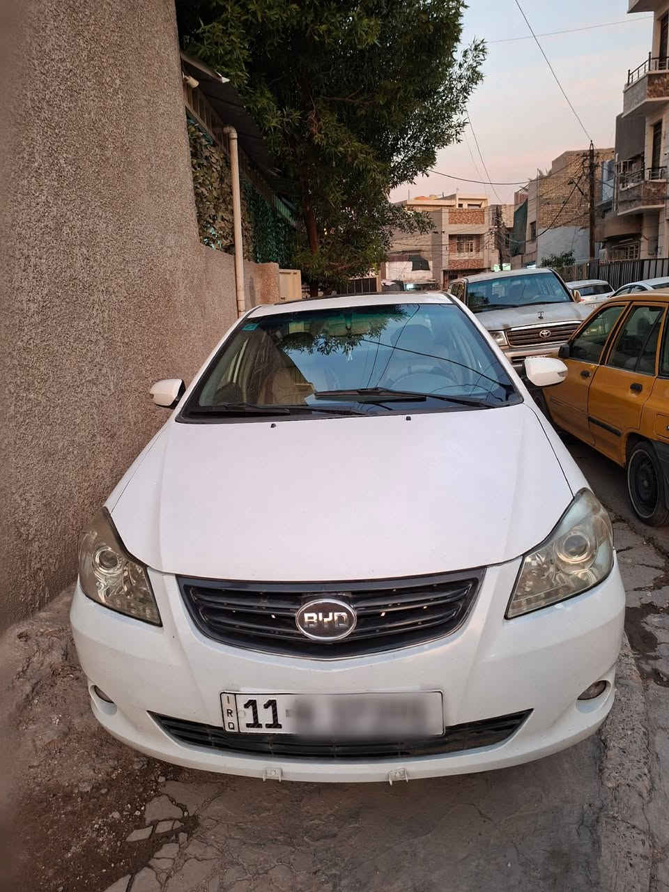 السلام عليكم
BYD G3 2013 

بي وادي جي ٣ 

-كير عادي مكينة هوندا 

- بصمة و تشغيل عن بعد 

- حساسات خلفية 

- شاشة و كاميرا خلفية 

- تخم تاير جديد 

- رقم انكليزي وسنوية تنتهي ٢٠٢٩ 

- السيارة بأسمي و على أيدي من الشركة 

- السيارة بيها صبغ قمارة و صندوك أثر جراد و اكو بارد بالباب الخلفي عكس السايق

- سعر البيع ٦٠ 

العنوان بغداد / صليخ
هاتف : ***********
