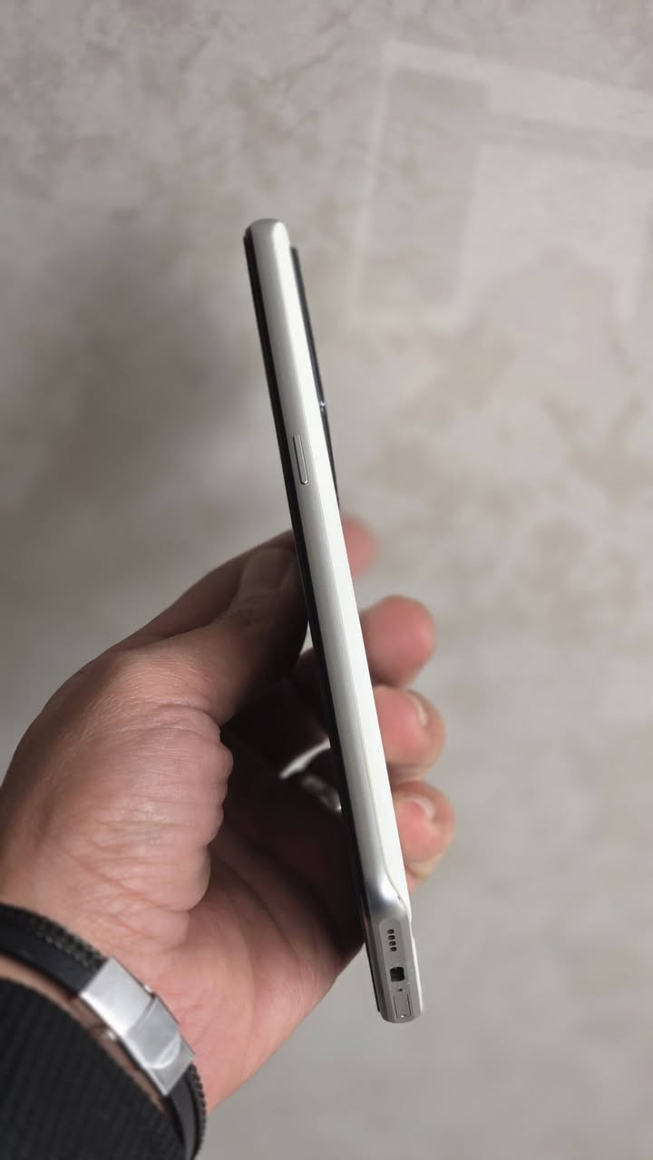 السلام عليكم
تلفون ريلمي جي تي نيو 5G 
الذاكره 1تيره 
البطاريه 5000
الرام 16 كيكا 
المعالج سناب دراكون 8 Gen1
النظافه فول غراض كامله شاحنه الاصليه +كارتون . السعر 350 بي مجال بسيط عنوان حي البكر ***********
