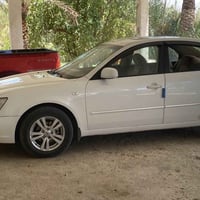 سوناتا ٢٠٠٩ خليجي ابيض صدفي سيارة لا ظربة ولا صبغ  بيها بارد خشم الجام...