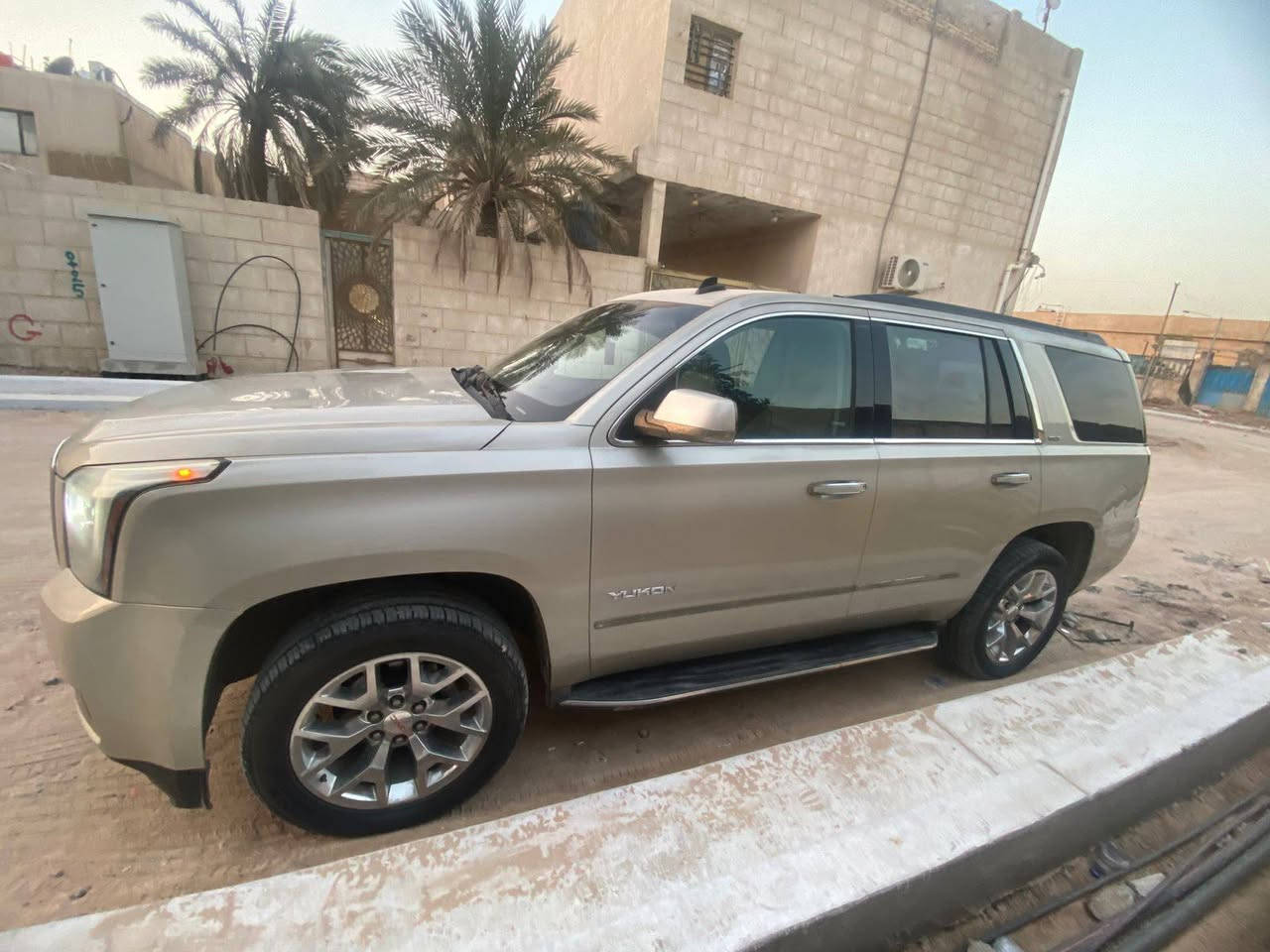 السلام عليكم
موديل 2015 كندي بدون صبغ ماشي 190 السعر 290 وبيها مجال ***********
