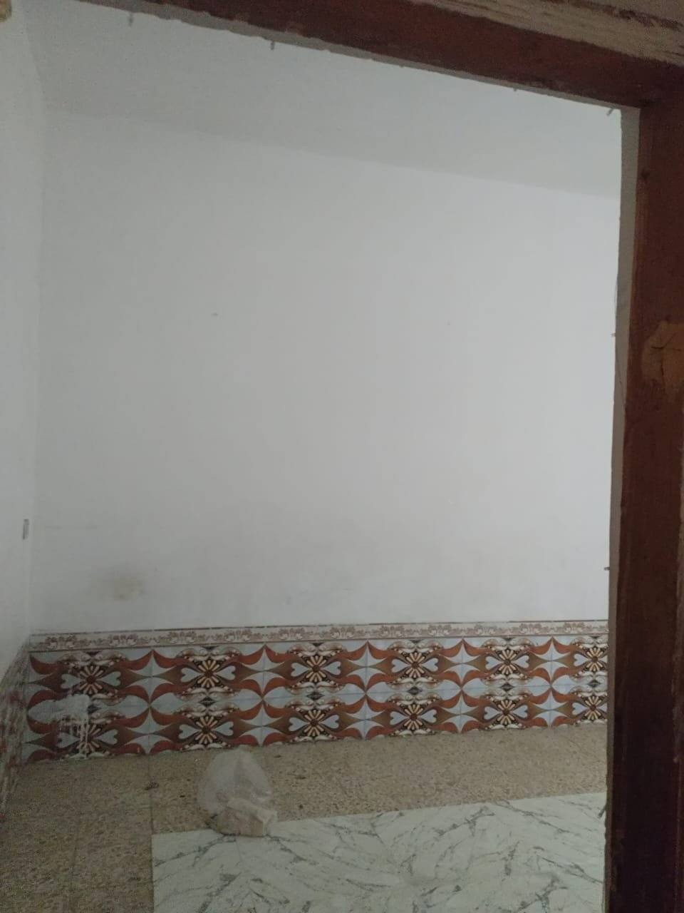 بيت للايجار 100 متر
نجف حي النداء شارع المجمعات عمود 54 
قرب علوة تفاحه..تعبر مول بغداد..
.... طابقين...
الطابق الاول يحتوي على غرفة وصالة ومطبخ واستقبال وصحيات.
الطابق الثاني يحتوي على غرفتين وصالة وصحيات..
البيت كونكريت مسلح كاشي وسيراميك..
سعر الايجار 300 الف 

*********** راسلوني واتساب
