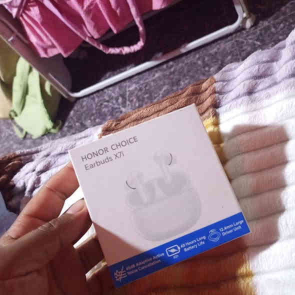 سلام عليكم جهاز هونر400 جهاز جديد كامل ملحقاته مع ايربود شركة هونر فول بالاتصال جهاز ذاكرة 256 وصل الشراء موجود استخدام قليل اقل الشهر الشراي يتصل او يدخل خاص***********
