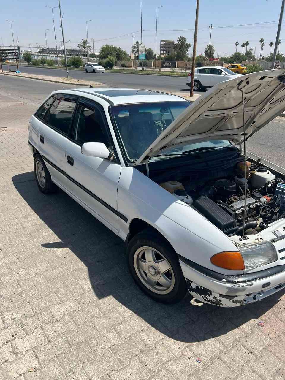 سلام عليكم اوبل استره لبيع موديل 93 سنويه جديد مشروع وطني لحد 28 شرط تحويل سياره جاهزه كامل مآبي اي عيب دفتره بانزين بيه مكاني كركوك السعر 32 وبي مجال رقم موبايل ***********
