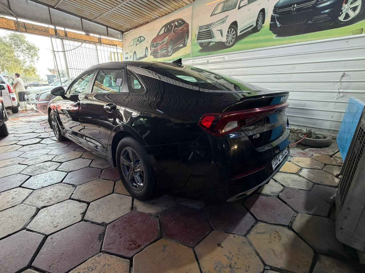 .السلام عليكم 
للبيع كيا كي فايف . موديل ٢٠٢٣ . ماشيه ٧٤ الف . رقم بغداد انكليزي سنوية جديدة . مكينة ١٦٠٠ تيربو . فول مواصفات ما عدا الفتحه . حادثها و سونارها موضح بالصور مبدل فقط بنيد . ما بيها نقص .
السعر ١٥٥$ ورقة بيها مجال للشراي 
العنوان بغداد الجديدة 
***********
.
