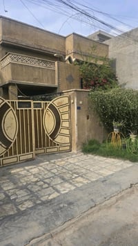 دار مع مشتمل للبيع مساحته 300 متر بناء قديم كلاسيك ولكن صالح للسكن ......