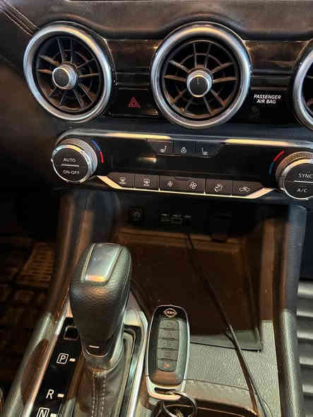 السلام عليكم 
سنتاره 2024
حادث البنيد ربع صبغ بدون دواخل بدون كلير 
ماشيه 14الف 
مكينه 200 كامره دواره شاشه كبيره
بصمه بيبان بصمه حساس رادار نقطه عمياء
تشغيل عن بعد 
ويل كروم 
يكو سبورت وضع قصادي
حجر بيه بلادي 
تحكمات ستيرن فول
سعر 150 وبيه مجال
***********
