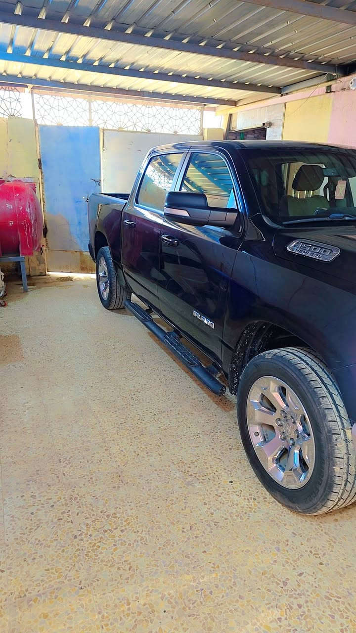 السلام عليكم دوج رام مديل ٢١بك هورك رقم اربيل حادث سياره جاملق امامي تبدل وباب سايق تبديل بدون ايرباك دشبول فقط ايرباك برده رقم المبايل وتساب ***********
