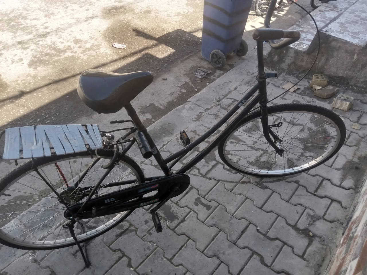 سلام عليكم بايسكل للبيع ياباني موديل 2018 من كرار ابو نقش نوعه BD سعر 100 او بي مجال  للطيبين العنوان نجف الاشرف حي المكرمة مكتب الرشيد قرب سوك المسكف الرقم ــ ***********
