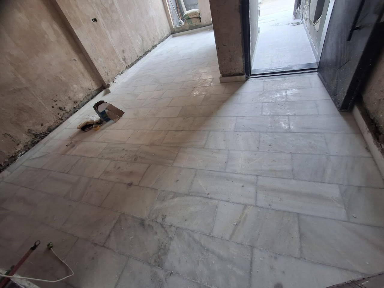 سلام عليكم خلفه سيراميك بورسلين متفرغ حالين شغل بما يرضا الله وبو البيت ستلام مهندس  ***********
