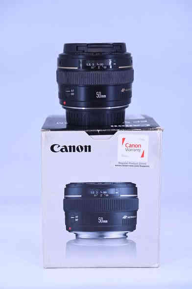 متوفر عدسات جميع الكامرات 
1-كانون 👉✅
2- نيكون 👉📷
3- سوني 👍🏻📷
مستخدم نضافه 100/100 
***********
يوجد توصيل كل العراق 🚚
