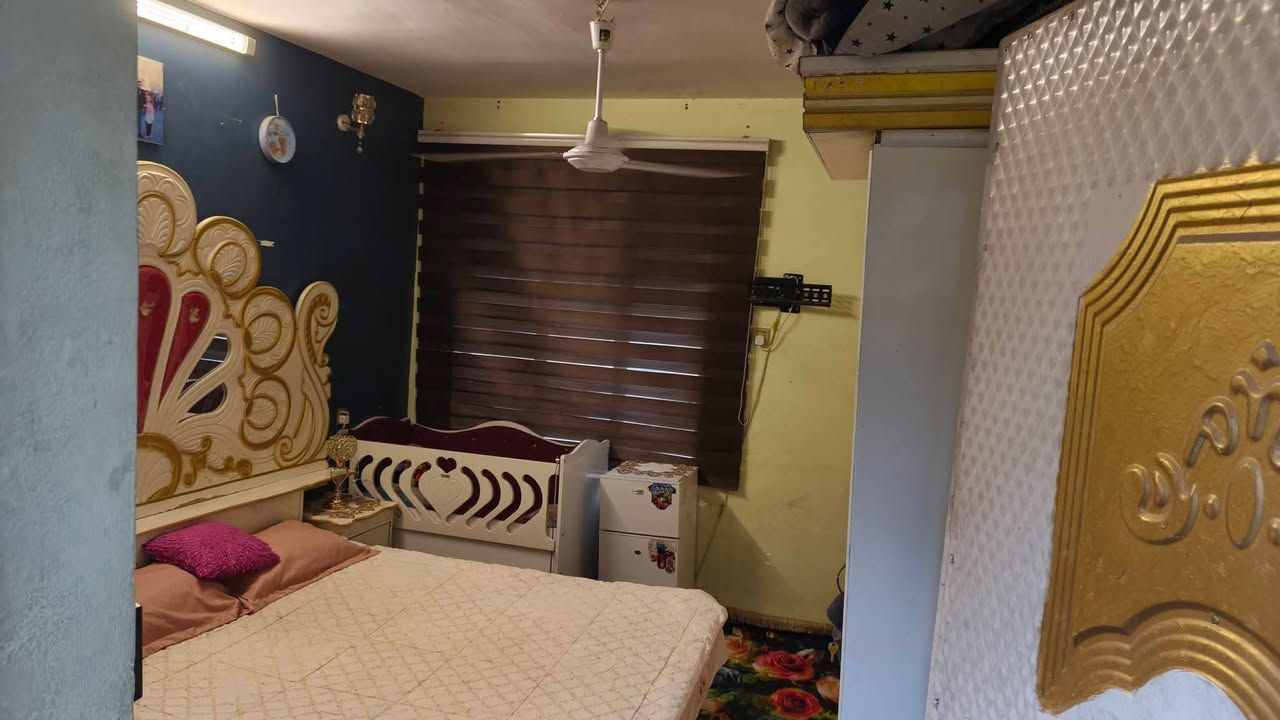 السلام عليكم بيت قطاع ٢١
نصف قطعة ٨٠ متر أمامية قطاع ٢١ الكيارة الواجهة ٧ متر والنزال ١١,٣٠ متر طابقين الأول مسلح يحتوي على طرمة وصحيات واستقبال ٦×٣ ونص ومطبخ ودرج وحمام وترك والطابق الثاني عكادة غرفتين وسطح والثالث مخزن سندويج مع ثلاثة سبالت وكيزر وخزان ماء وماطور وخط مولد ٥ أمبير أول بيت بالفرع بالفرع الأول من جهة قطاع ٢٧ مقابل العيادة الشعبية للمراوس ببيت كامل وإذا بيع سعرها ١٤٠ مليون 

للتواصل ***********
