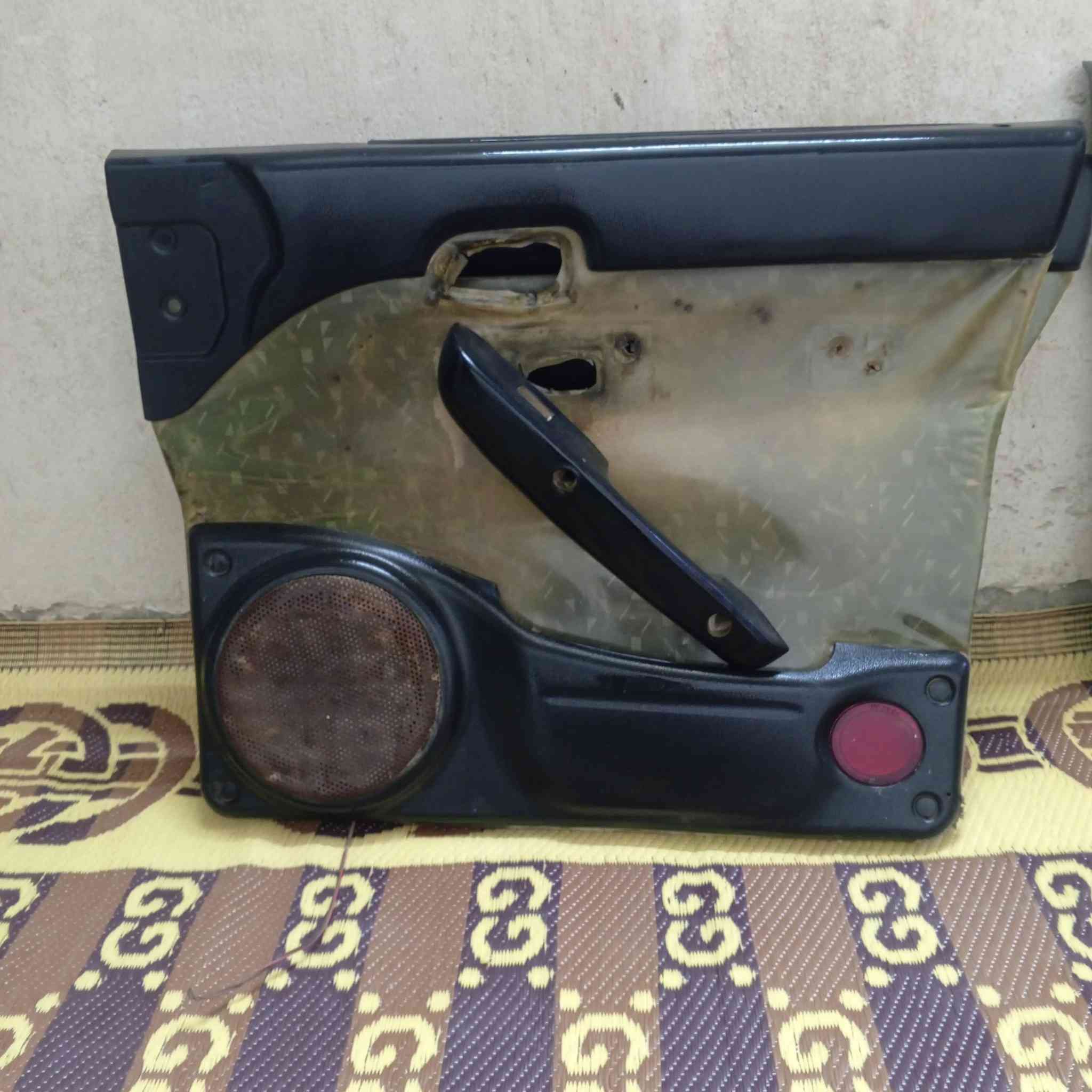 السلام عليكم تخم بطاين بس الفايبر مالهن تعبان القباقه نضيفات السماعات بيهن 60 قفلهن بغداد العبيدي ***********
