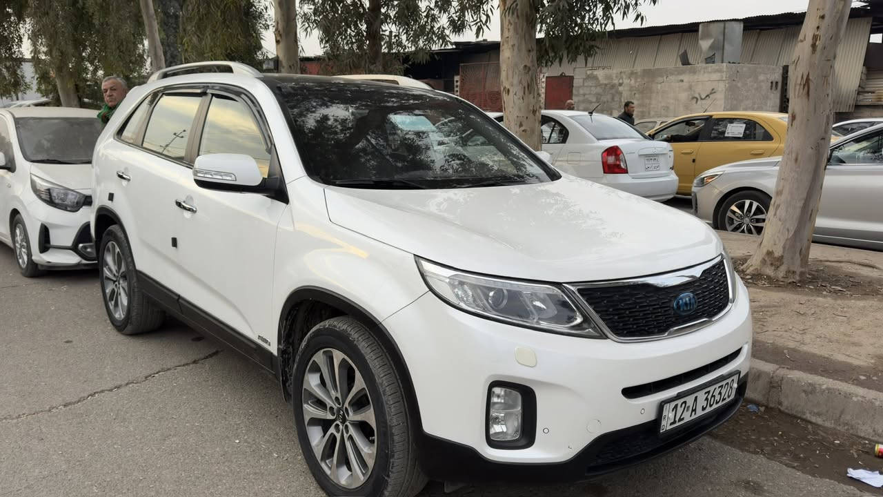 KIA SORENTO 2014 1/1 
فول مواصفات 

Clean title 
بدون ضرر وبدون صبغ 
مكينة V6 
7 راكب 
داخل قرميدي 
كشنات كهرب 
حار + بارد
تبريد 3 قطع 
بانوراما سقف 
حساسات امامي وخلفي
***********
