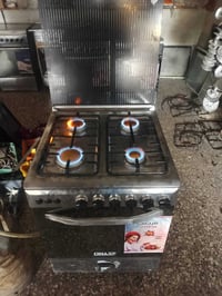 طباخ مصري 4عيون سل استيل نضيف مابي اي ضرر كله شغال وناره زركه فرن شغال...