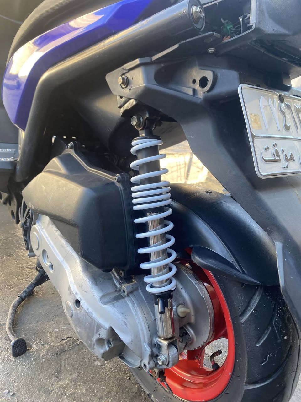 السلام عليكم دراجه جبلي الدراجه محركها خير من الله شلعه و معدل الدراجه نكره سلف بكل وقت كيج سرعه كيج بانزين كله شغال عالي ناصي أشاير بك لايت كلها شغاله الدراجه نقصها بس سواده مال هندر و سبايدر الدراجه بيها ستيرن رياضي و دشبول رياضي السعر 800 وبيها مجال حك الجيه المكان الغزاليه شارع المركز الرقم ***********
