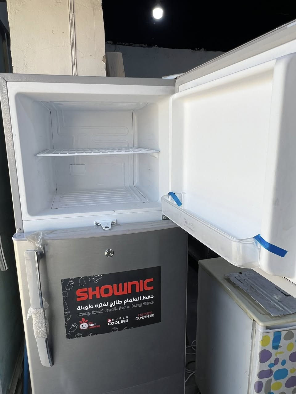 الثلاجة جديدة ستعمالها اقل من سبوع حته الليبلات بعدهن السعر 250 وبيهه مجال الطباخ نضيف كلش حته فرنه ممشتغل السعر 200 وبي مجال العنوان السيديه الهاتف ***********.
