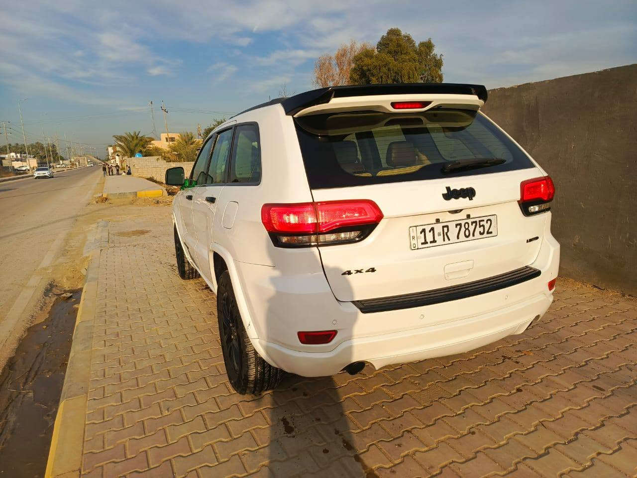 1 محرك 6 سلندر حجم 3600
2 بانورما سقف 
3 ماوس تحكم اربع وضعيات قيادة ثلجي رملي طيني صخري 
4 گير طيارة 8 نمر وضعية قيادة عادي و اوتماتيك وضعيه القيادة الرياضيه s
5 دفع رباعي 4*4
6 تشغيل واطفاء عن بعد 
9 نظام ايكو لتقيل الصرف 
10 صندوگ كهربائي 
11 شاشة كبيرة تحكم بجميع اعدادات السيارة 
12 تبريد قطعتين خلفي و امامي 
13 حساسات امامي وخلفي كامرة دوار 
14 ماشيه 200 km
15 داخل السيارة قرميدي 
16 السيارة بأسمي رقم بغداد مكان بغداد
17 السعر 170 للاستفسار ***********
