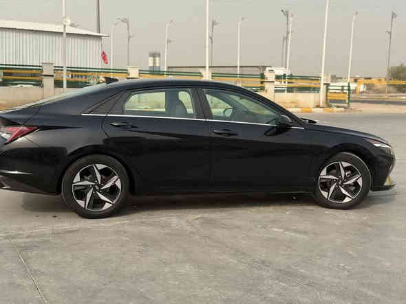 السلام عليكم النترا هايبرد 2022 لمتد السياره فول مواصفات كلين داخله السياره بيها طخه خفيفه باب السايق صبغ والجاملغ بارد فقط مواصفات بصمه فتحه سقف اشاير بالمري كشنات جلد تدفئه تبريد بالكشنات لايت ثلاث عدسات شحن لاسلكي رادارات امامي خلفي جانبي شاشه ديجتال متصل كامره خلفيه سايد بريك كهربائي اوتو هولد وضعيات قياده ثلاث انضمه السعر ١٦٠ وبيها مجال للاستفسار ***********
