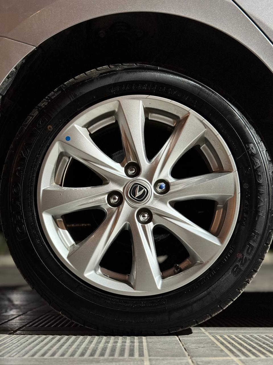 السلام وعليكم 
بعد التحية الطيبة
للبيع شانجان AL7
موديل 2025
محرك 1500 تنفس طبيعي
بحالة الوكالة ماشية 16 الف قابلة للزيادة 
بعدها داخل ضمان الشركة
مرقمة دهوك
مواصفاتها معروفة
مثبت سرعة 
شاشة لمس 
كشنات جلد
ويل سلفر 
والباقي معروفة
السعر : 98 ورقة بيها مجال بسيط
للاتصال
***********
