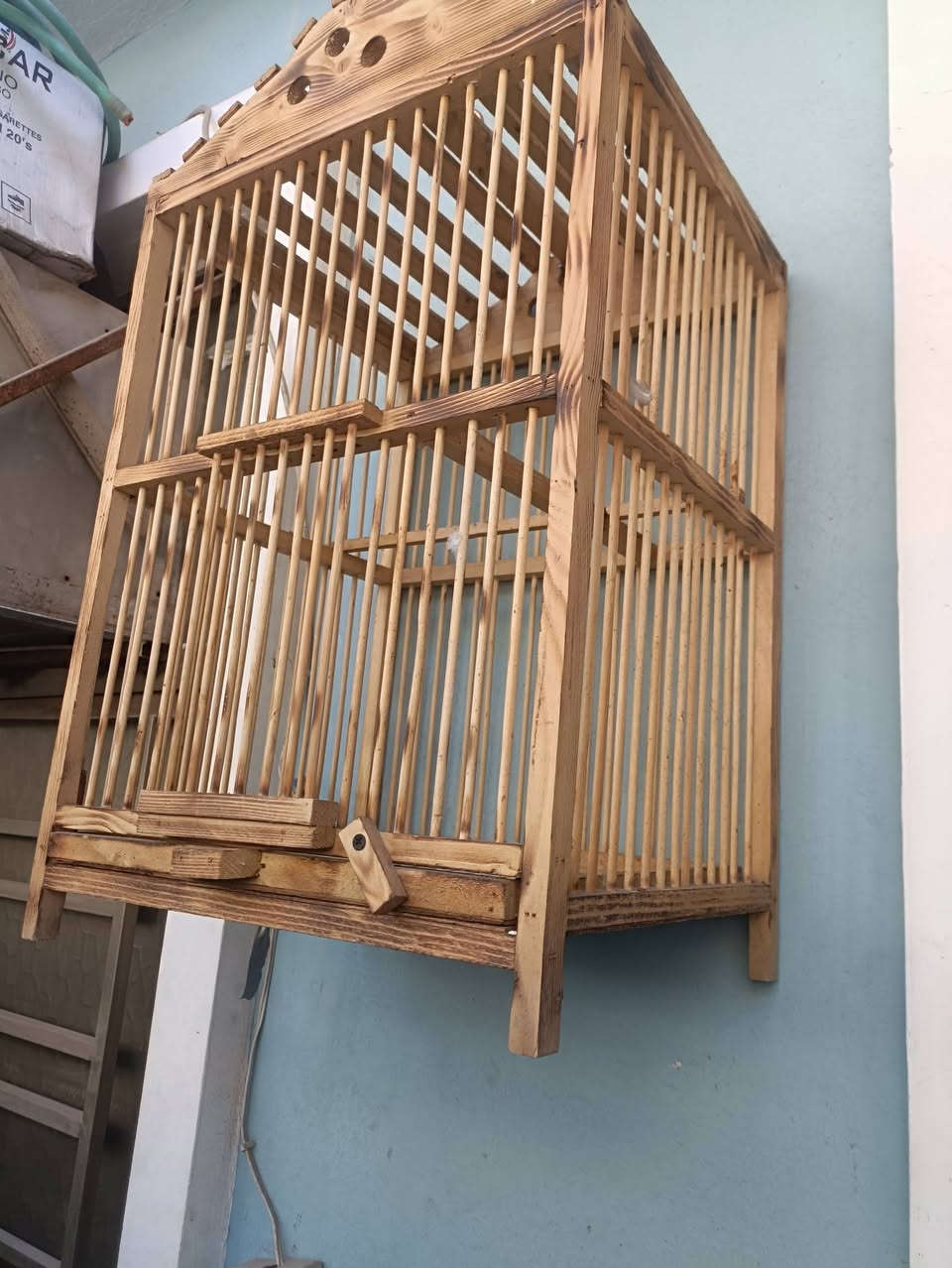 للبيع قفصين سعرهن ٢٠ قفل شارع الزيتون ***********
