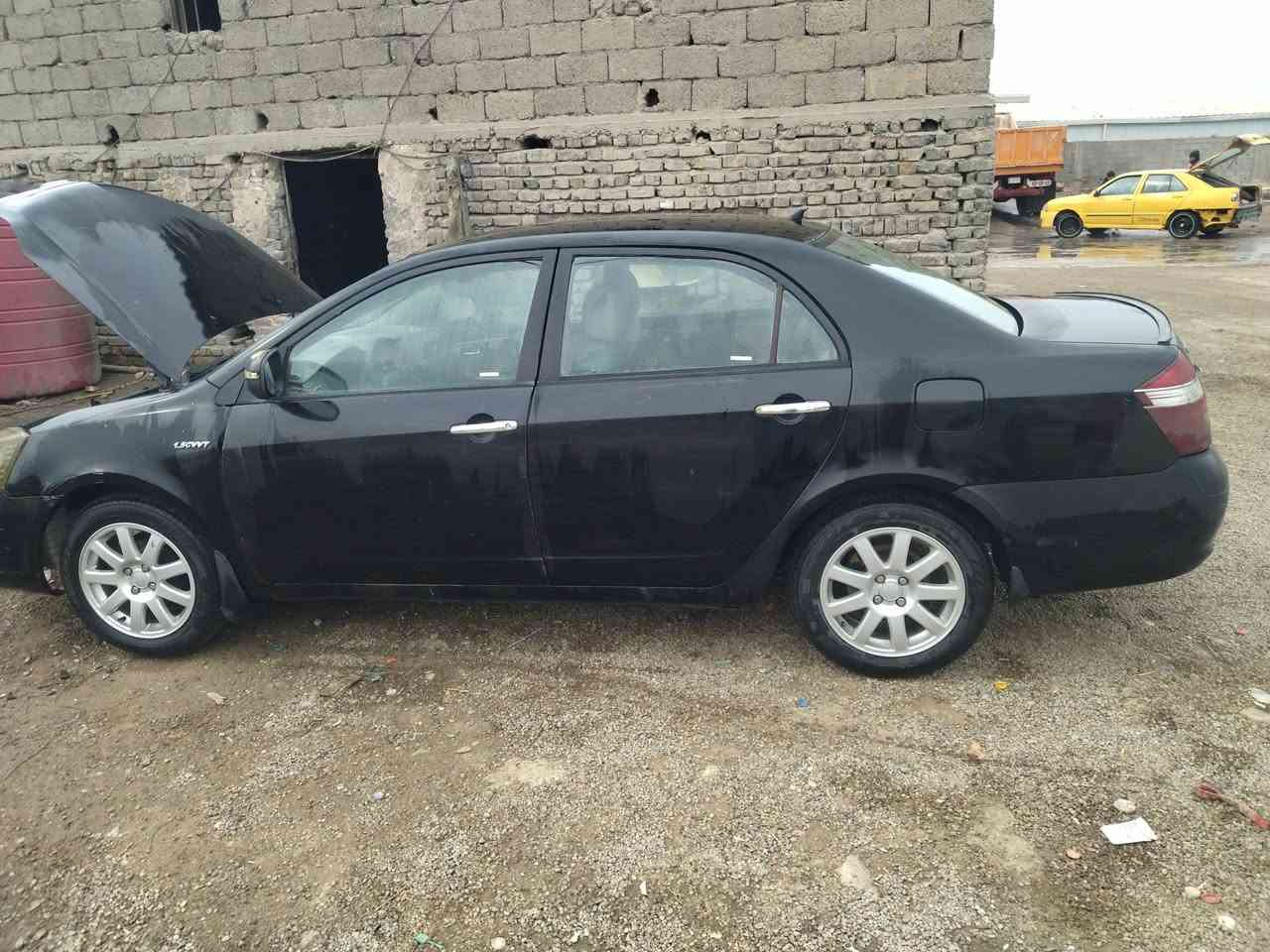 السلام عليكم ورحمه الله وبركاته 
سيارة جيلي مابل  محرك وكير شركة ما مبدل كير عادي تخم تاير جديد السياره بيها خياسات بسيطه كلش 
رقم بغداد 
عنواني بغداد الكرخ 
السعر 40 مع المجال للطيبين 
للاستفسار الاتصال ***********
