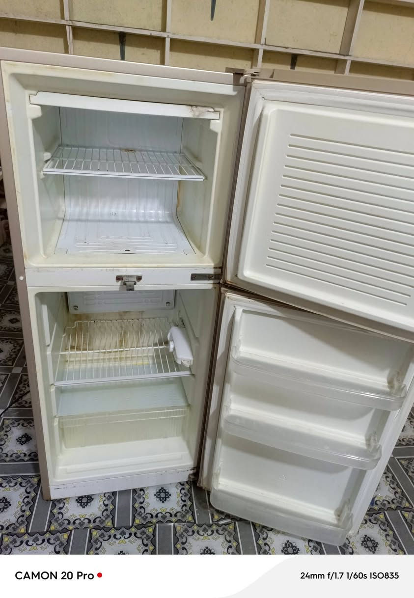سلام عليكم ثلاجه للبيع شرط عل فحص تجميد 🥶 فول وسعر مناسب 🫠 اب 110 او بيها مجال عنواني رميثه رقمي ***********
