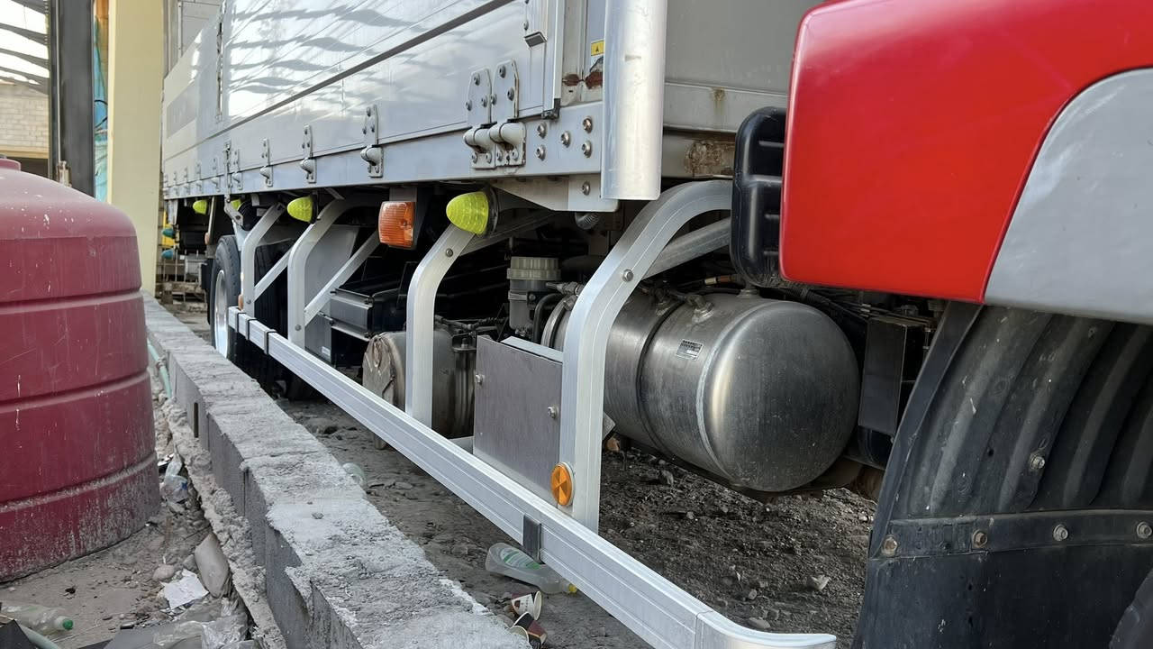 سلام عليكم
حافضه فوسه شكل جديد دخول جديد العراق 
طول 6 وربع فول موصفات شاصي محسن الأخير محرك 6 سندر سوبر حافضه عاليه كفاله عامه من كلشي مكاني البصره ساحه سعد ‭0771 954 1674‬
