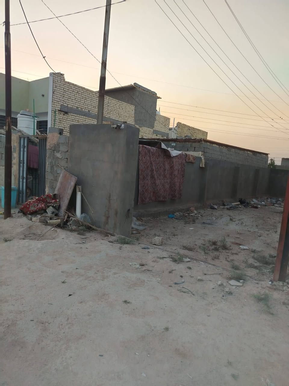 يا لله سلام عليكم قطعت ارض للبيع عمود 155 ع طريق يا علي  تبعد عن الشارع ميت متره   المساحه 100طولانيه 
وجهيه 5 ونزال 20  الستفسار  ***********

