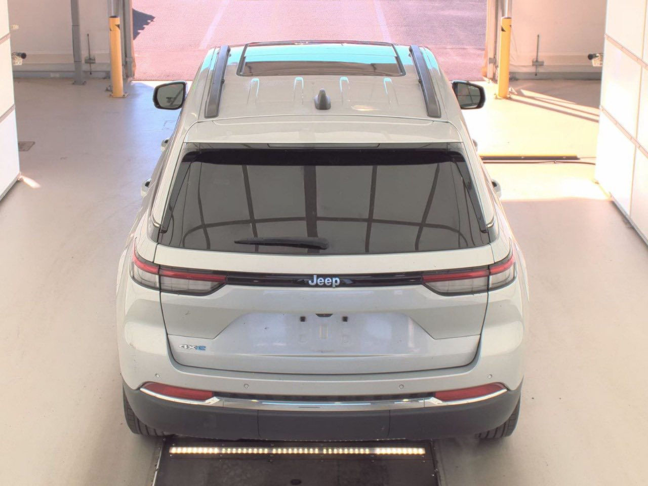 السلام عليكم
السيارة مرقمة بغداد الجديد

للبيع فقط السعر معقول ومناسب اتصل وشكد بيك خير ودلل 

الرقم او واتساب

***********

جيب هايبرد موديل 2024 وارد امريكي

الحادث  / كلين تايتل كفالة عامة ✅ سيارة خير من الله بس من امريكا بيها كلير جتي السيارة كما واضح في السونار 

فول مواصفات 

بانوراما

شاشات 

رادارات وتوقف ذاتي 

خساسات

تحديد مسار 

وبعد بيها هواية مواصفات 

البطاريات كلها مكفولة وشرط الفحص 

الكهرباء والهايبرد 

محرك كير حدادة كشر كلها مكفولة وشرط الفحص 

السيارة كاملة مكملة الف متصرف عليها 

الرقم بغداد الجديد

مكان السيارة بعقوبة 📍ديالى
