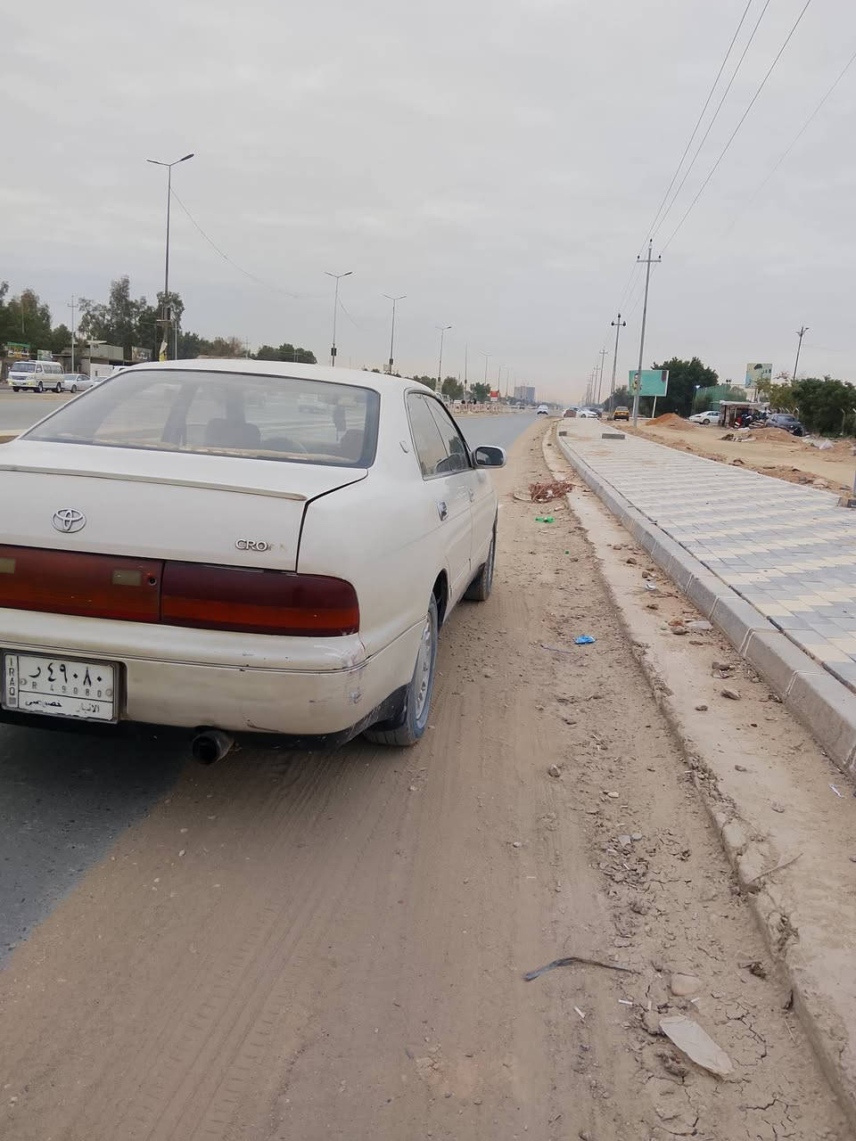 السلام عليكم 
جوة السوك سيارة كراون بطة موديل 1992 مكفولة من الكص ونقل الجثة والاصوليات كلها محركها فيفيتي مال ملكه اقتصادي سعرها مناسب 46 ورقة لان محتاج الفلوس بشغله مهمة واريد ابيع جوة السوك رقمي ***********
