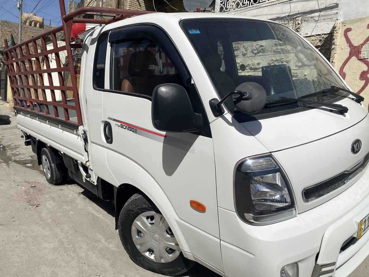 السلام عليكم كيا للبيع موديل 2021رقم بغداد نكليزي سياره ماشيه 68مسكر دبل ماء بلادي محرك بلادي كير عادي تبريد شغل كلهه  مكان بغداد مدينه الصدر رقم ***********
