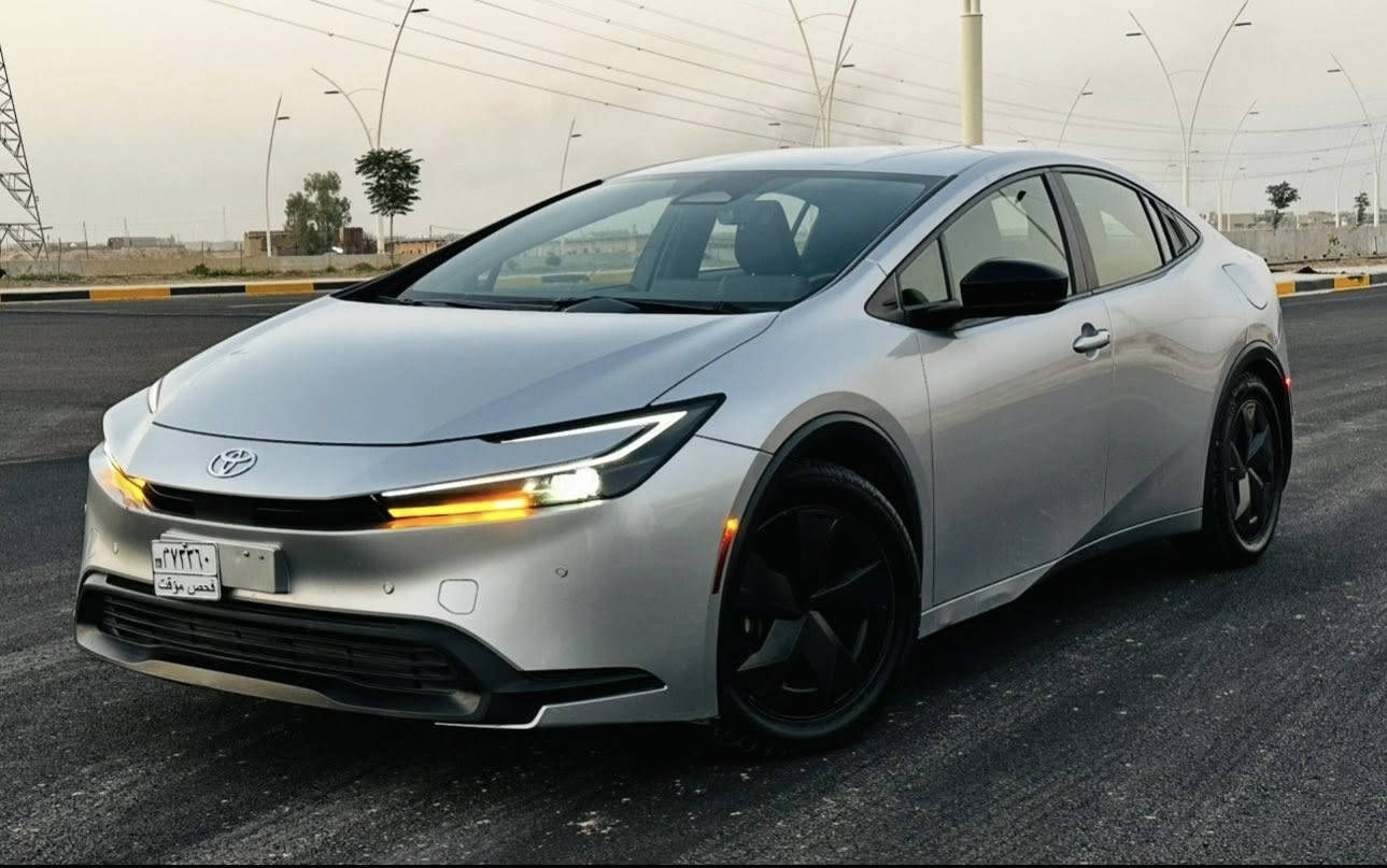 🚘 تويوتا بريوس 2023 – اللون سلفر الملكي
امراوس امراوس برف فور 

🚘
✨ بصمة تشغيل | بصمة أبواب | إشارات ترحيب | بصمة جنطة | محرك 2000cc | اقتصادية وصاروخ تصميم ✨

📍 الوصف العام:
تويوتا برايس 2023 تجمع بين الفخامة والأداء والقوة في تصميم واحد.
سيارة تلفت النظر من أول لحظة، مظهرها أنيق وصاروخي بنفس الوقت، واللون السلفر يزيدها هيبة ولمعان.
تجربة قيادة فريدة، هدوء المحرك ونعومة القيادة يخلوك تحس إنك راكب أعلى فئة من سيارات تويوتا.

⸻

⚙️ المواصفات الفنية:
 • المحرك: 2000cc قوي واقتصادي جداً بالبنزين — يعطي عزم سريع واستجابة ممتازة.
 • نظام التشغيل: تشغيل بصمة ذكية بدون مفتاح.
 • الأبواب: دخول بصمة أبواب — تفتح وتغلق تلقائياً عند اقترابك.
 • إشارات ترحيب ضوئية عند الفتح – لمسة فخمة وجو استقبال جميل.
 • بصمة جنطة (فرامل إلكترونية) – راحة وأمان أكثر أثناء التوقف.
 • ناقل حركة أوتوماتيكي ناعم جداً – نقلات سريعة وسلسة بدون أي اهتزاز.
 • مكيف تبريد قوي جداً – تبريد فوري ومناسب لأجواء العراق الحارة.
 • تصميم داخلي فاخر:
 • مقاعد مريحة بتفاصيل أنيقة
 • شاشة وسطية ذكية مع كاميرا خلفية واضحة جداً
 • تحكم كامل بالمقود
 • أنظمة أمان حديثة: وسائد هوائية – حساسات خلفية – نظام ثبات إلكتروني

⸻

🌟 الإيجابيات:

✔ تصميم عصري ورياضي يخليها مميزة عن باقي السيارات.
✔ اقتصادية جداً بالوقود رغم المحرك القوي.
✔ اللون السلفر يعطيها مظهر راقٍ وما يبين الأوساخ بسهولة.
✔ تويوتا = اعتمادية، متانة، وسهولة صيانة.
✔ سيارة تجمع بين الأناقة والعقلانية – تناسب الشباب والعائلة بنفس الوقت.

⸻

📞 للتواصل: ‎(‭٠ ٧٧١ ٦٥٧ ٠٩٣٧)

📍 الموقع: ‎(صلاح الدين– سامراء )

💬 لا تفوّت الفرصة! سيارة نظيفة جداً ومواصفاتها تخبل، الجاد يتواصل – والله يرزق المشتري

الضرر كما موضح مع الصور بجم كبس 

اريد امراوس برف فور وانطي فرق
