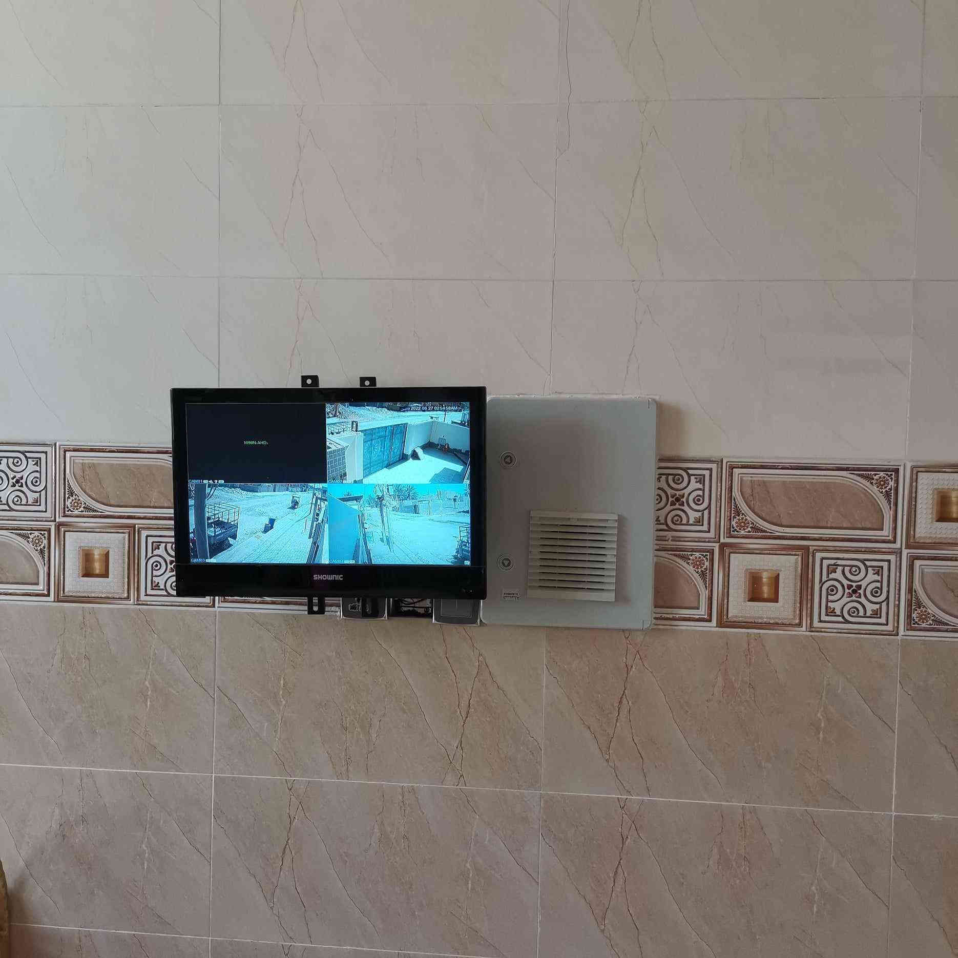 سلام عليكم دار للبيع قرب مسجد البراء مساحه 200 متر ماشيه معمله طابو /رقم /في حي البكر بناء 2023 جديد يتكون من 2 غرفت نوم ديوانيه مطبخ صاله مجمع صحيات 2 خارج داخل بناء درجه اوله السعر 62 قابل للتفاوض لستفسار اكثر ***********
