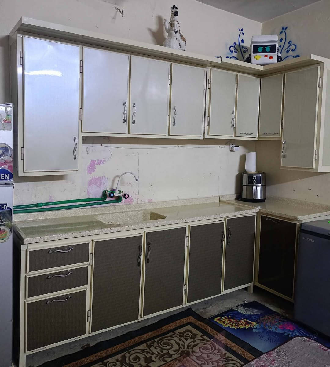 كاونتر تفصال نضيف من داخل ولخارج مثل ماموضح بلصور مابي اي كسر مابي اي فطر سنك مرمر اصلي شراي يدخل خاص.


**إذا كنت صاحب هذا الإعلان وتريد حذفه لأي سبب، رجاءا أرسل رسالة إلى الدعم الفني**