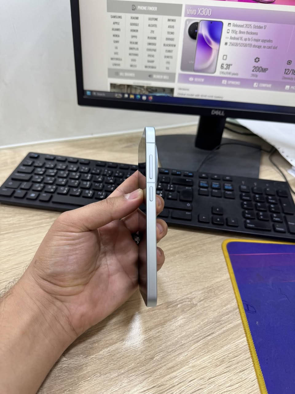 سلام عليكم
للبيع فيفو X 300
الشاشة: 6.31 - 120 هرتز - LTPO AMOLED
الذاكرة:256/16
الكاميرا من زايس:200 + 50 + 50 
المعالج: Mediatek Dimensity 9500
البطارية:6040 - 90 واط
مستخدم قليل جدا 
نظافة 100% 
كامل ملحقات 
السعر 860 وبي مجال 
مكاني نجف توصيل متوفر 
***********
