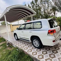 اللهم صل على محمد وال محمد للبيع لاندكروزر موديل ١٨ سيارة جديدة  ماشيه...