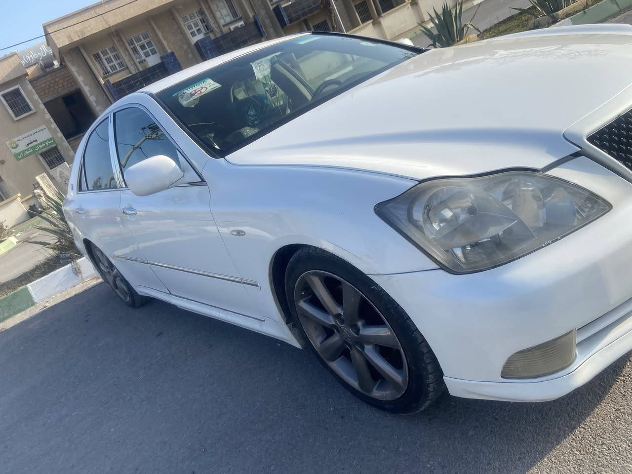 سلاو هاوريان شاهينه براوه موديل ٢٠٠٥ شتيكي زور جوان و خاوينه سقفي شوشه يه هه يكه لي زور جوان و خاوينه مه كينه ١٨٢ كير و مه كينه به شه رت تابلي شتيكي. خاوين و جوانه بو سعر تيل بكه 
شوين رانيه
***********
