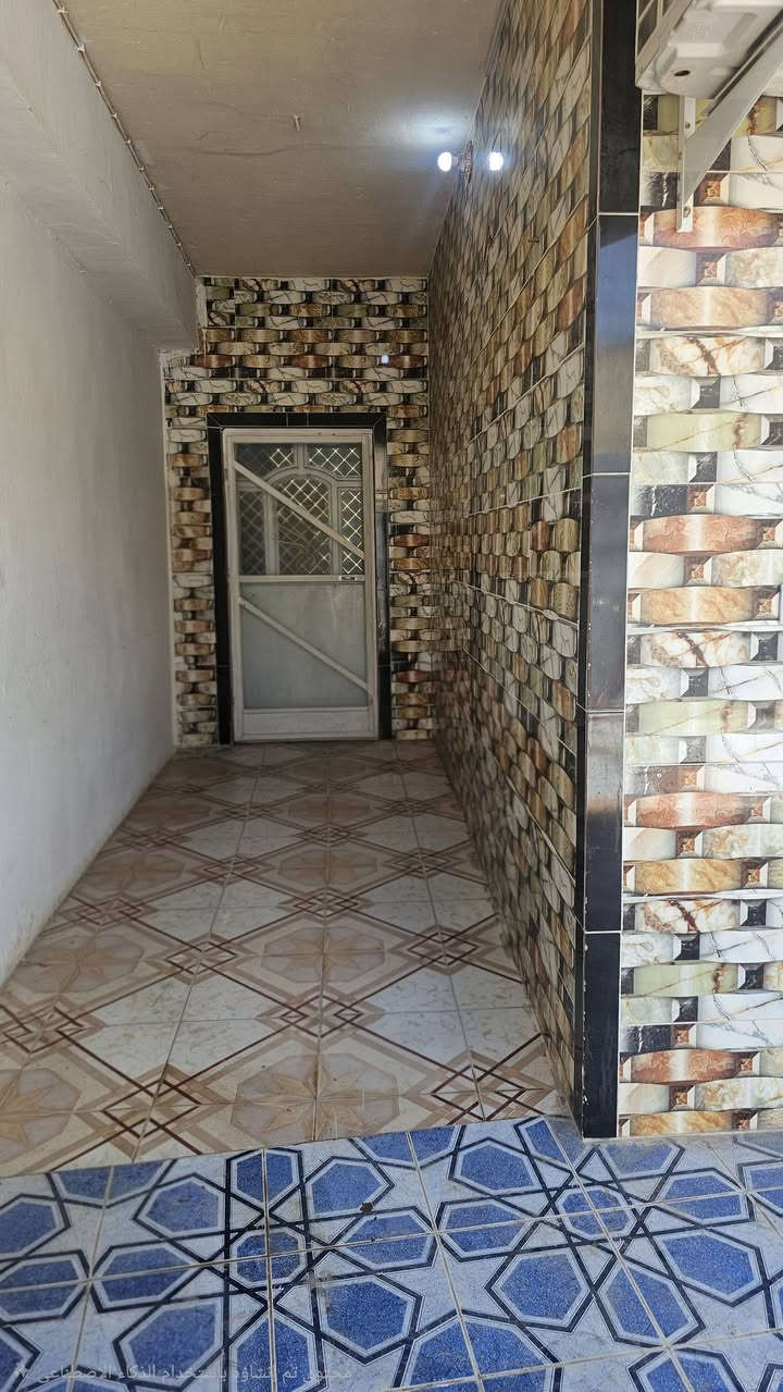 بيت للبيع مساحه 165 متر تحتوي على ثلاث غرف نوم  واستقبال وهول صحيات عدد3 ومطبخ حديقه صغيرة وطرمة عنوان ديالى الخالص مقابيل السيد يوسف فرع الحداد
 للاستفسار اتصال ***********
