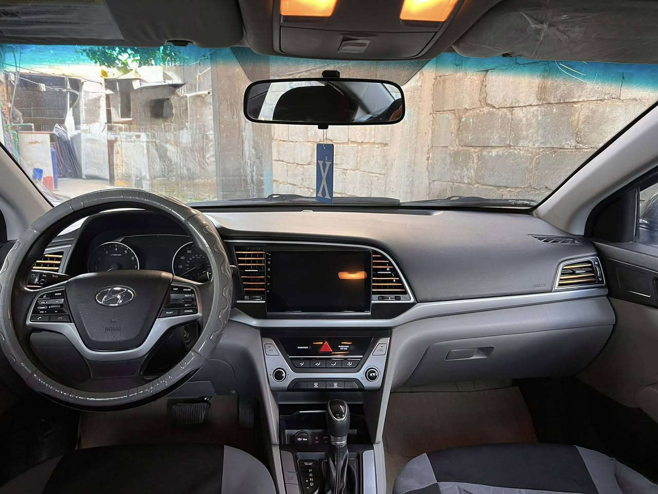 النترا 17 امريكي محرك 2000 دوش مابيها صبغ حادثها مرجع بارد موضح بالصور والسونار بيها حالوب .محرك وكير ما مفتوحات تبريد كهربائيات كلها شغاله سعرها 116 وبيها مجال 
***********
