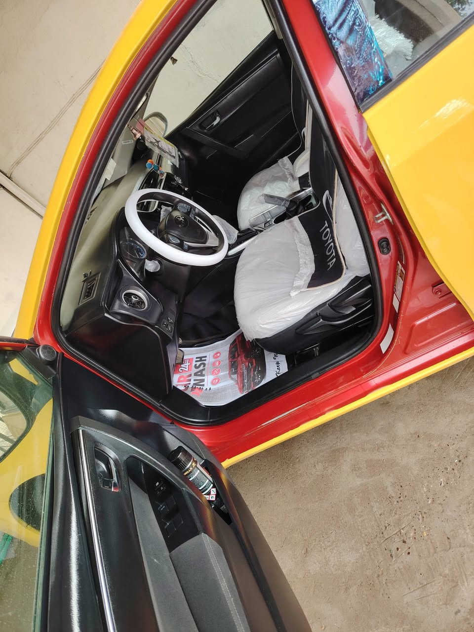 السلام عليكم ورحمة الله وبركاته كورلا 2019 صفره للبيع رقم بغداد انكليزي دوشمه كامله السيارة جاهزه من كلشي حادث بيه قطعه واحد تبديل بلادي كير مكينه مكفول تخم تأير تخم ويل صدر أمامي خلفي جديد داخل لوك جاهزه من كلشي العنوان ديالى ***********
