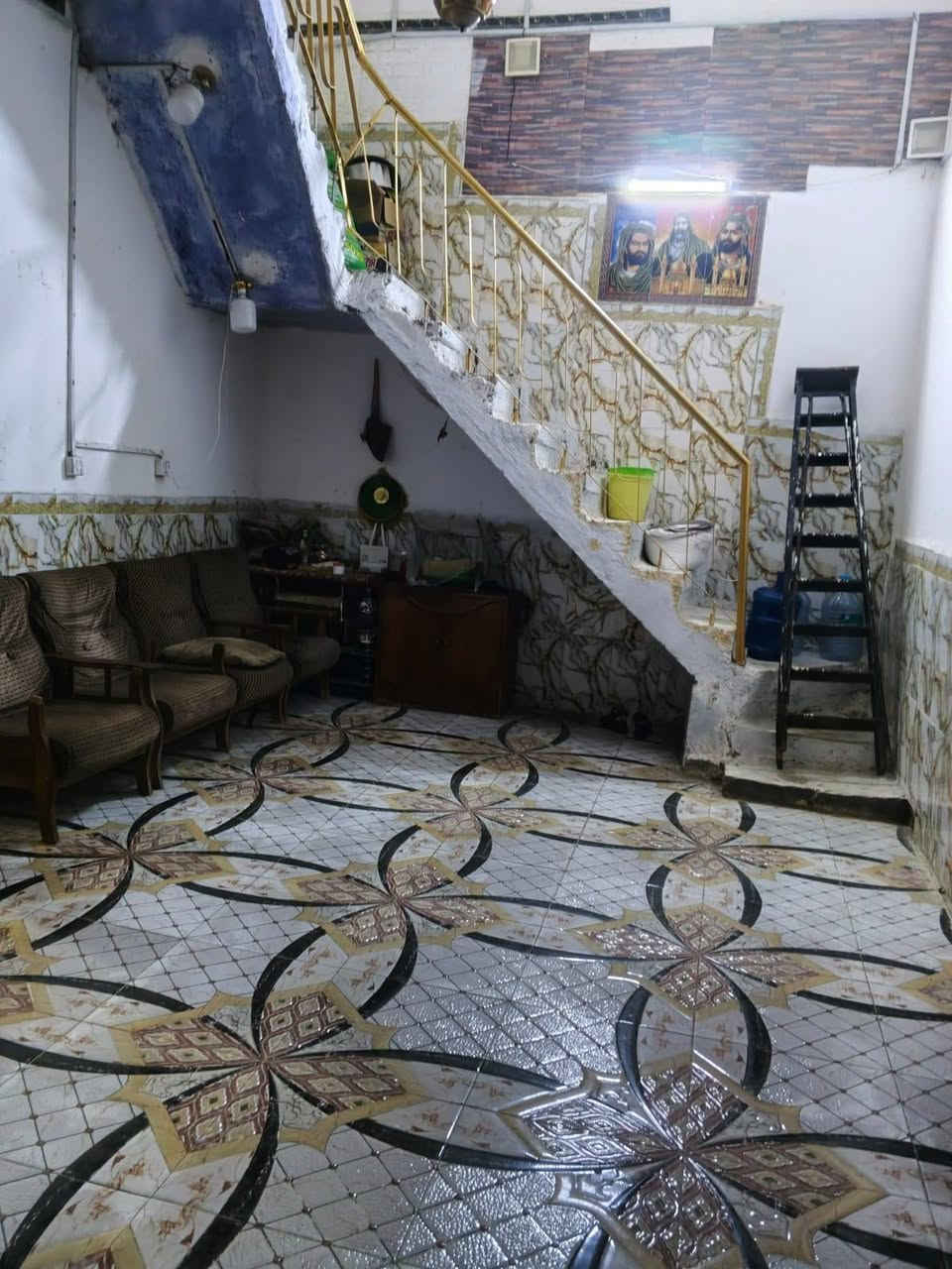بيت للبيع زراعي مساحة 210م
غرفتين نوم 
صاله
مطبخ
استقبال
صحيات 
البيت كله سيراميك وجاهز
كلشي واضح بالفيديو 🎥 كمل المقطع 
المكان قرب محطة السرور وره مجمع نور الحسين
#السعر35وبي مجال 
***********☎
مندوب عقارات
أي عقار عندك للعرض تعال خاص

