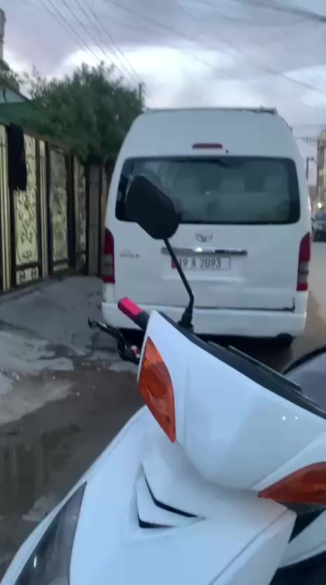 السلام عليكم سكنس فحل للبيع كامله الدراجه بيها نقوصات بسيطه الدراجه بيها تزويد مثل ماموضح يدات سكليتر فريندو ويدات بريك قلاب اصلي وفراك بريك توبو وخرز ار جي اس وسلف توبو سبع الوان الدراجه كلجاتها تعبانه وبيها شلعه حلوه ومعدل حلو الدشبول شغال بس يراد ربط هندر سلف شغال السعر ٧٠٠ وبيها مجال رحمه لوالديكم بس الشراي يدخل خاص رقمي *********** مكاني دوره الدراجه بالصور وصخه لو اغسلها تخبل تصير بس مابيه حيل
