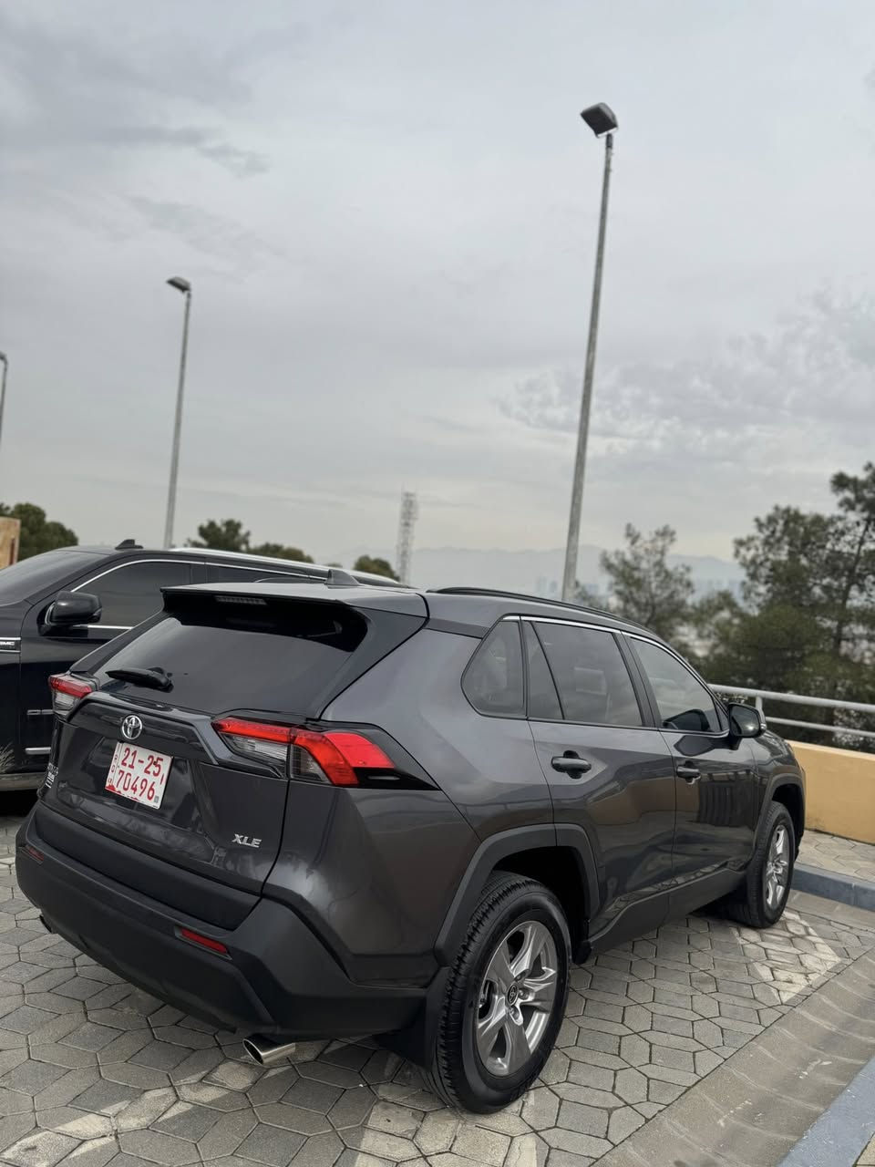 سلام عليكم للبيع فقط رافور ٢٠٢٥ وارد امريكي استراد خاص مم امريكا بانزين محرك ٢٥٠٠ موصفات xle  معروفه بصمه وشغال وردار امامي جاني وتحديد مسار وباقي موصفات ماشي ٢ ميل فقط بدون ايرباك فقط بين حاف الجاملغ وباب صبغ  داخل ابيض سياره كلش جديده  بجم خلف كبس كلها بدون رقم يترقم شمالي فقط سعر ٢٤٥ مجال بسيط جدا  رقم شاصي                            2T3W1RFV2SC324081الصور مكان ديالى / خانقين ***********
