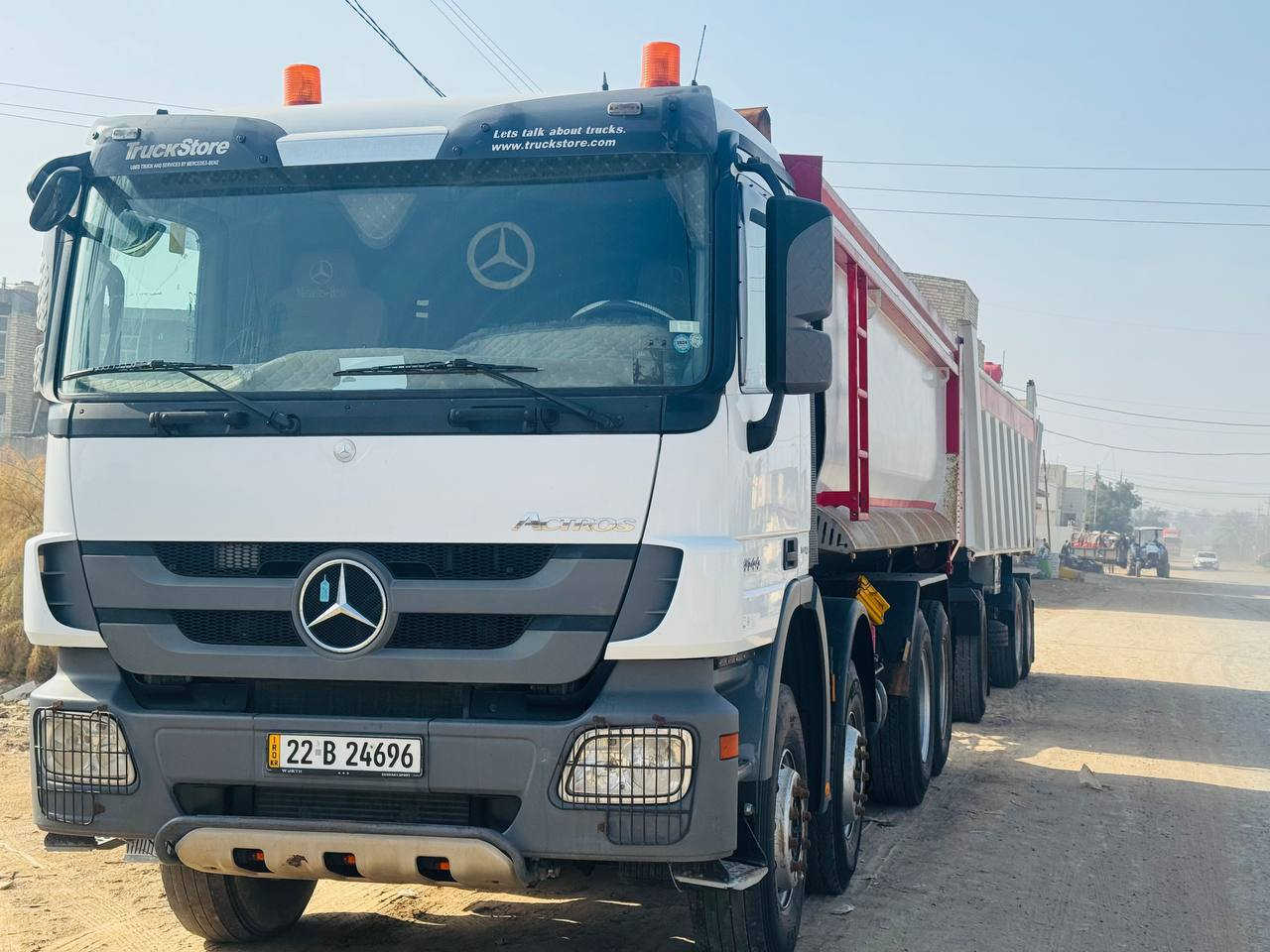 السلام عليكم للبيع اكتروز قاطرة أو مقطورة رقم أربيل 3 لوحات باسمي مديل 2011  اصل سيارة شيالة خمس فحلة ايطالية  تك قمارة كير كهربائي حجم 44/41  مكفولة كفالة عامة للستفسار رقم ***********
