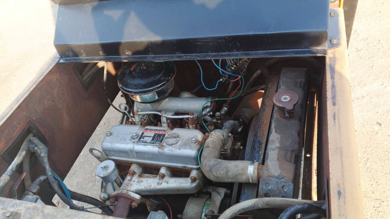 للبيع حادله ستيليه رولتين 3طن عرض 90 سانتيم ادوات مابيه ارقام حادله شغاله محرك 3 بستم كابوته جديد كيره وهزاز شغال ثكيل وخفيف السعر 35 ورقه مكانه واسط عزيزيه الشراي يتصل ***********.
