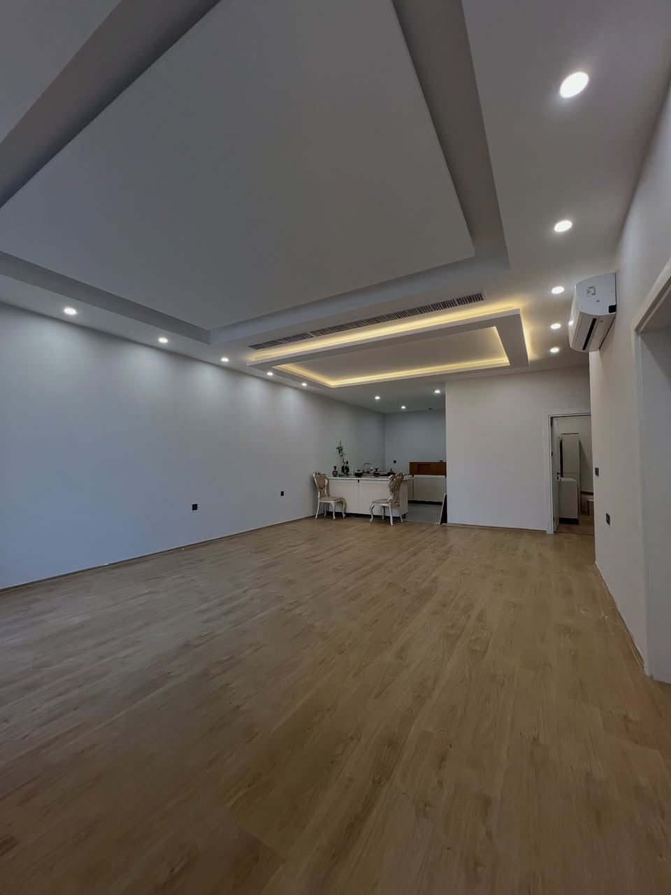 كركوك مجمع سوماستي 📍
دارللبيع طابو صرف نقدا + الاقساط بدون فوائد
المساحه_200متر طابقين
يحتوي_ 4 غرفه نوم vip
شارع عريض 20متر مقابل حديقه 🏡
بيت جديد زيرو✨

للمزيد من المعلومات 
***********
***********
